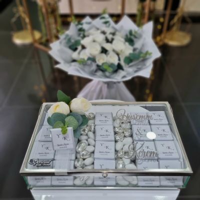 Beyaz Gül İsteme, Söz, Nişan Buketi ve Cam Kutuda İsimli Çikolata 3629 - 2