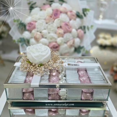 Cam Kutuda İsteme, Söz veya Nişan Çikolatası Şakayık Çiçek Süslemeli 4094