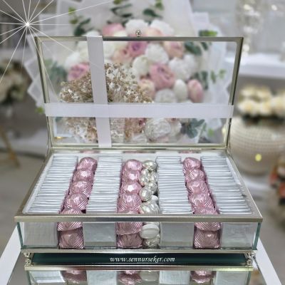 Cam Kutuda İsteme, Söz veya Nişan Çikolatası Şakayık Çiçek Süslemeli 4094