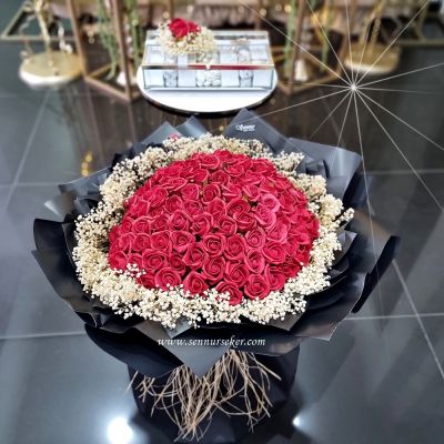 Kırmızı 101 Güllü İsteme, Söz, Nişan Buketi ve Cam Kutuda İsimli Çikolata 3723 - 1